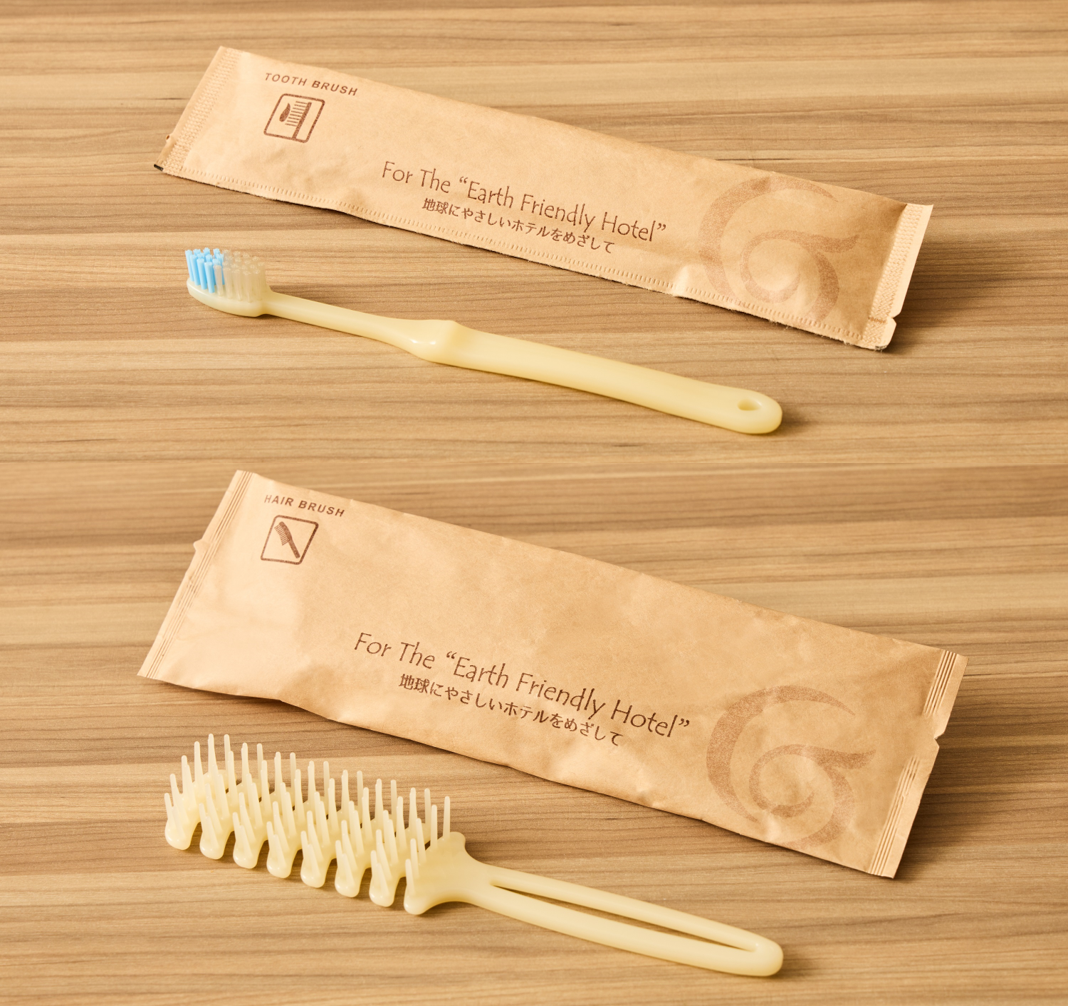 Toothbrushes and hairbrushes made from KANEKA Biodegradable Polymer Green Planet™