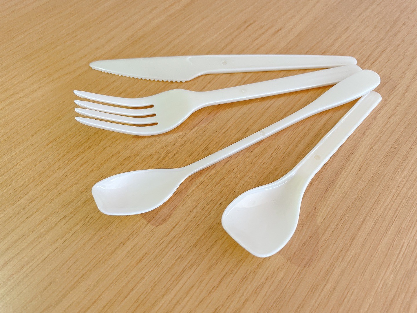forks, knives, muddler spoons, and yogurt spoons made from KANEKA Biodegradable Polymer Green Planet™