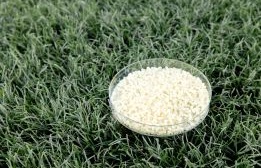 カネカ生分解性バイオポリマー Green Planet®製屋内型スポーツ用人工芝葉・充填材をミズノと共同開発